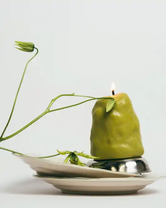 Oferta czasowa Ozdobna świeca "SOLO" - oliwkowa bezzapachowa