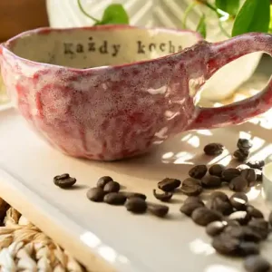 Filiżanka ceramiczna handmade z napisem "Każdy kocha tak jak chce" Bezpieczne zakupy