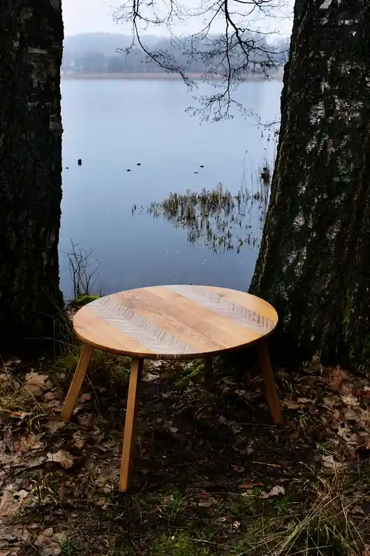Nie przegap Oval Herringbone - Dębowy stolik kawowy z mozaiką herringbone