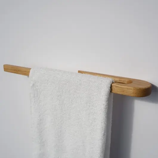 Oferta limitowana Dębowy minimalistyczny wieszak ścienny do łazienki