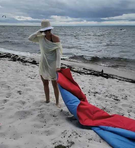 Wodoodporna mata plażowa Blue Red Obniżka ceny