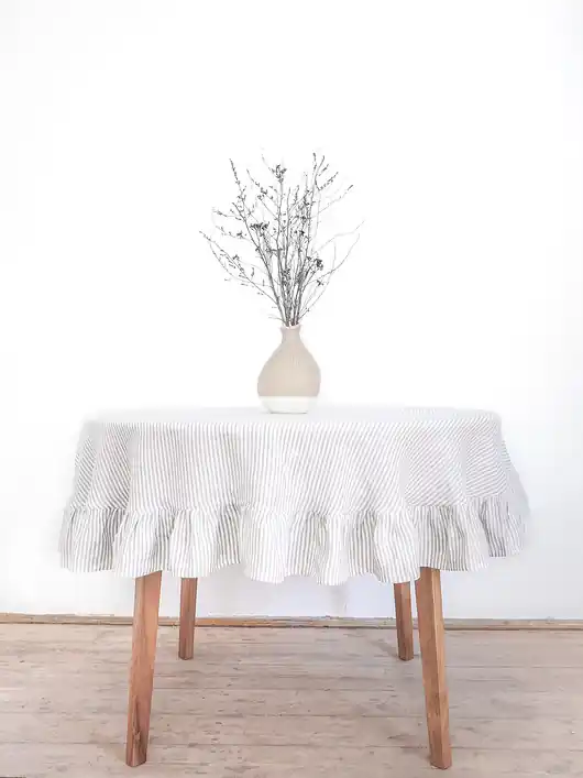 Wyjątkowa oferta Obrus okrągły z falbanką GRAY STRIPES
