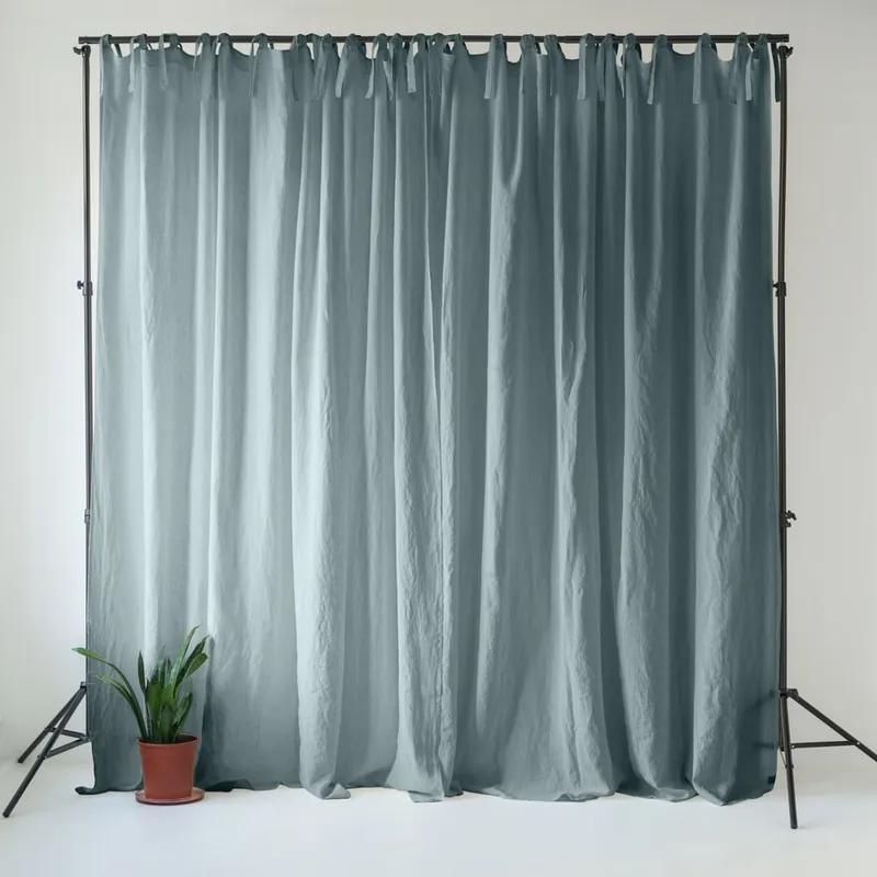 Ostatnie sztuki Szaroniebieska lniana zasłona 140x250 cm Blue Fog – Linen Tales Bonami
