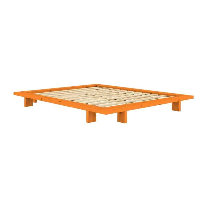 Tylko dziś Pomarańczowe łóżko dwuosobowe z litego drewna sosnowego bez zagłówka ze stelażem 140x200 cm Japan – Karup Design Bonami