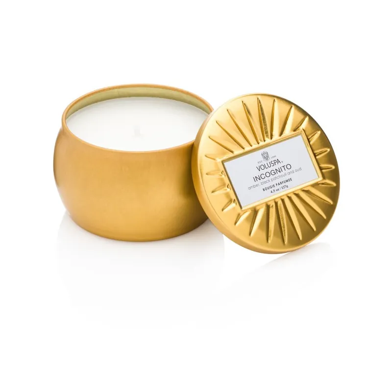 Oferta limitowana Świeczka o zapachu olejku agarowego, ambry i czarnej paczuli Voluspa Vermeil Decorative, 25 godz. Bonami