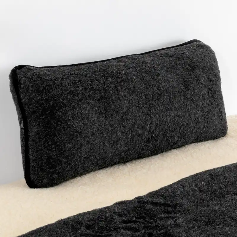 Ostatnie sztuki Czarna poduszka wełniana Native Natural Merino Wool Pillow, 40x70 cm Bonami