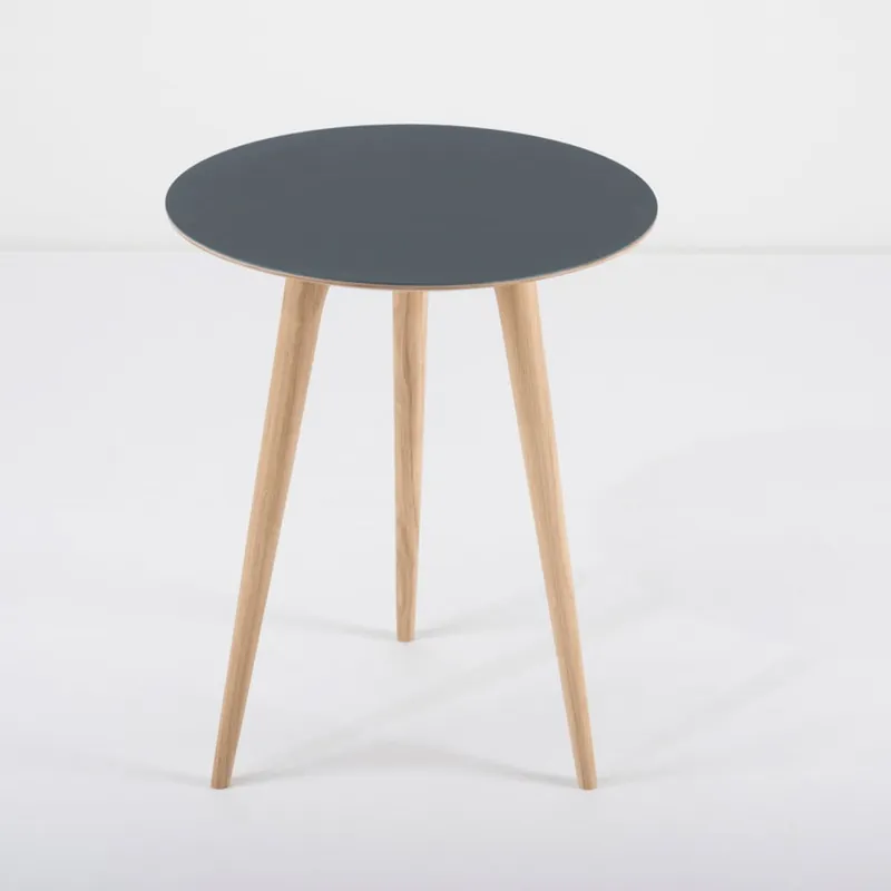 Dębowy stolik z niebieskim blatem Gazzda Arp, Ø 45 cm Bonami Niska cena
